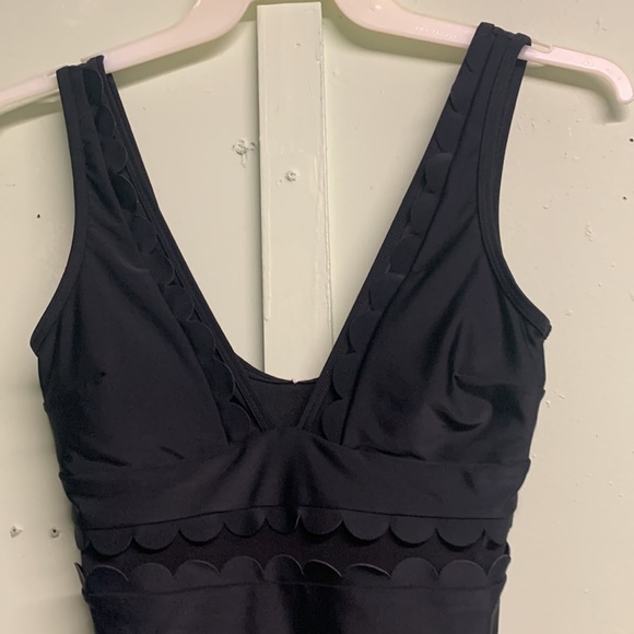 CUPSHE Women's One Piece Swimsuit V Neck Scalloped Trim Mesh Wide Strap - Picture 4 of 8